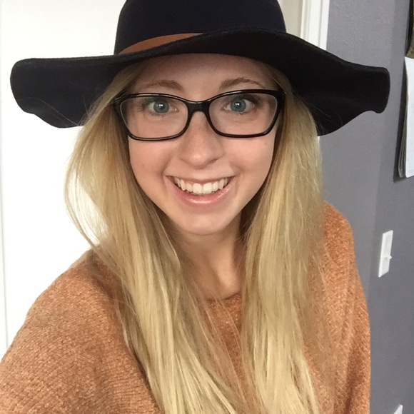 Meet your Posher, Megan - Picture 4 of 9